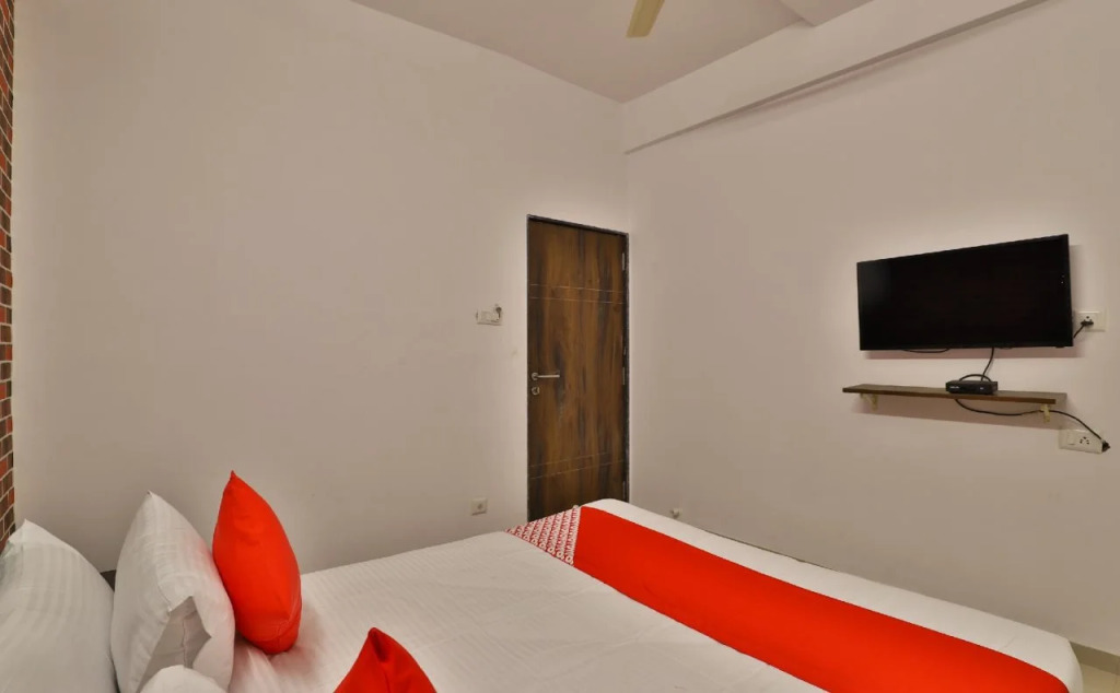 Hotel Blue Heaven & Banquet By OYO Rooms