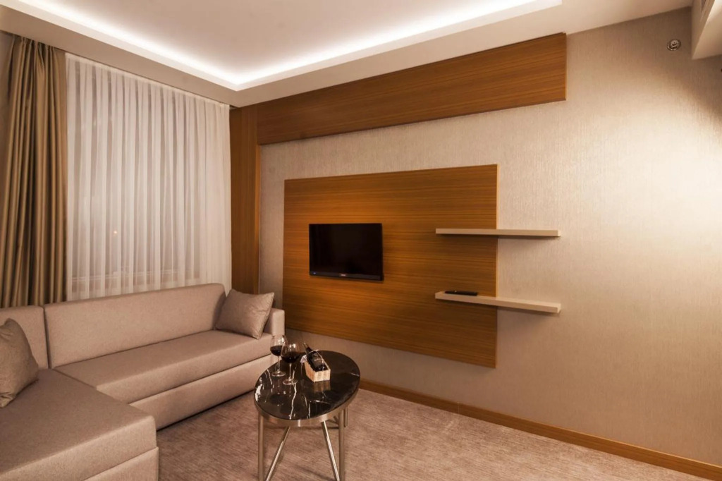 MAJURA HOTEL BUSINESS