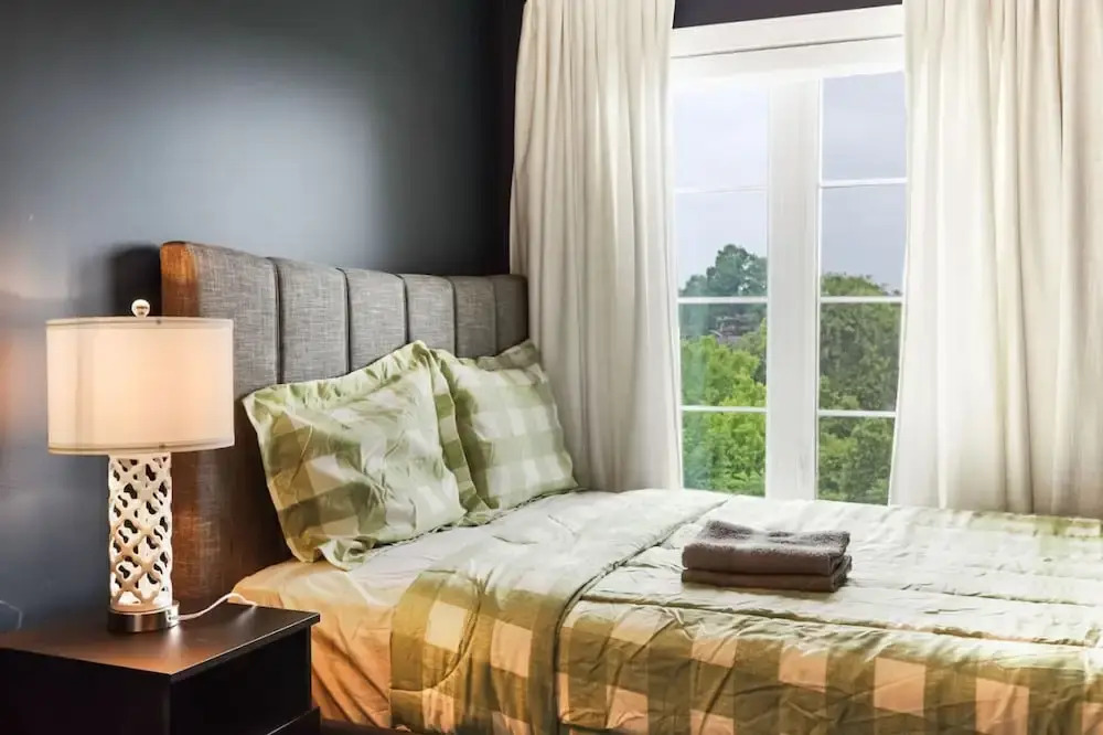 Family-friendly 3BR Mississauga Home w Parking