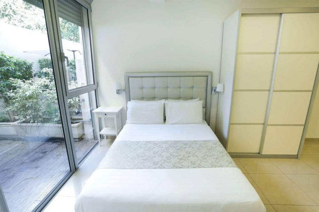 Sea Land Suites - by Echo Hotels