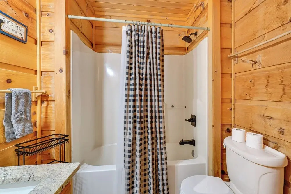 Hot Tub & Game Area: Rustic Cabin 5 Mi to Gsmnp
