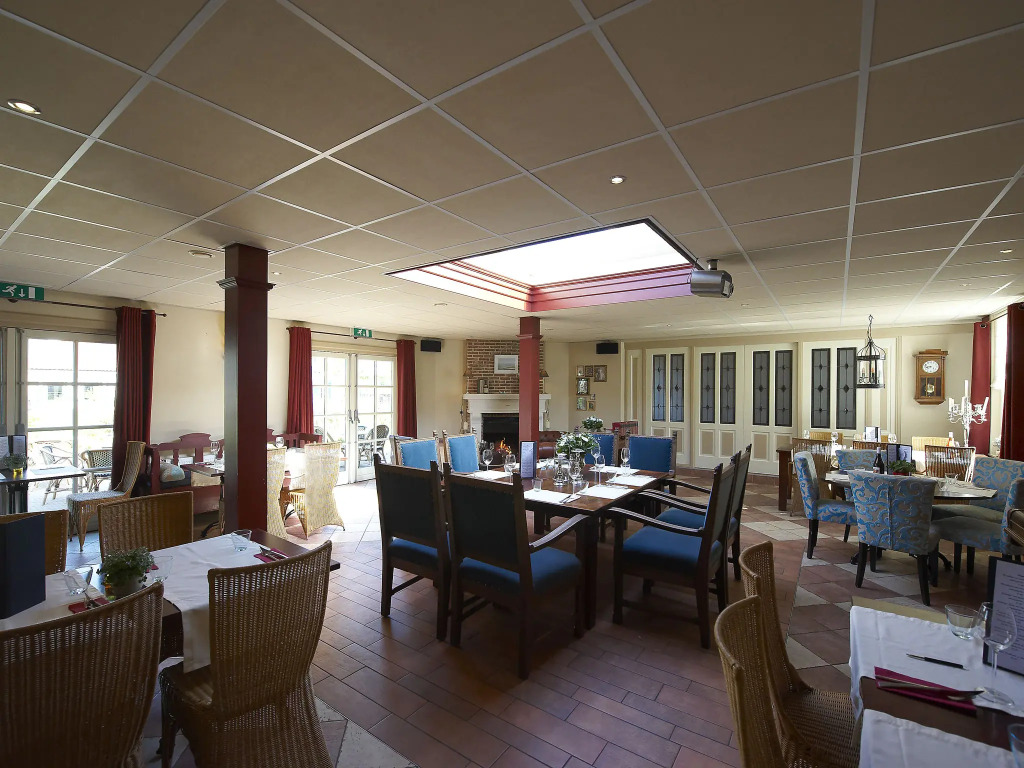 Chalet by Wadden Sea with Sunny Garden