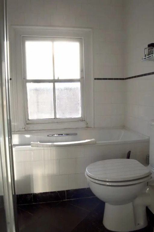 3 Bedroom Cottage in Kensington Sleeps 6