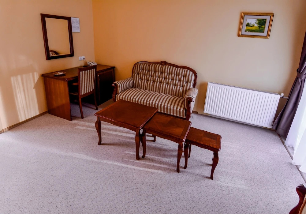 Hotel Majna