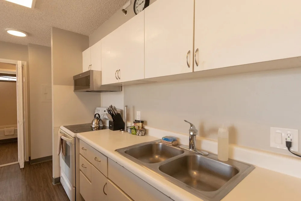 Tower 2 Suite 802 - Qqp 1 Bedroom Condo