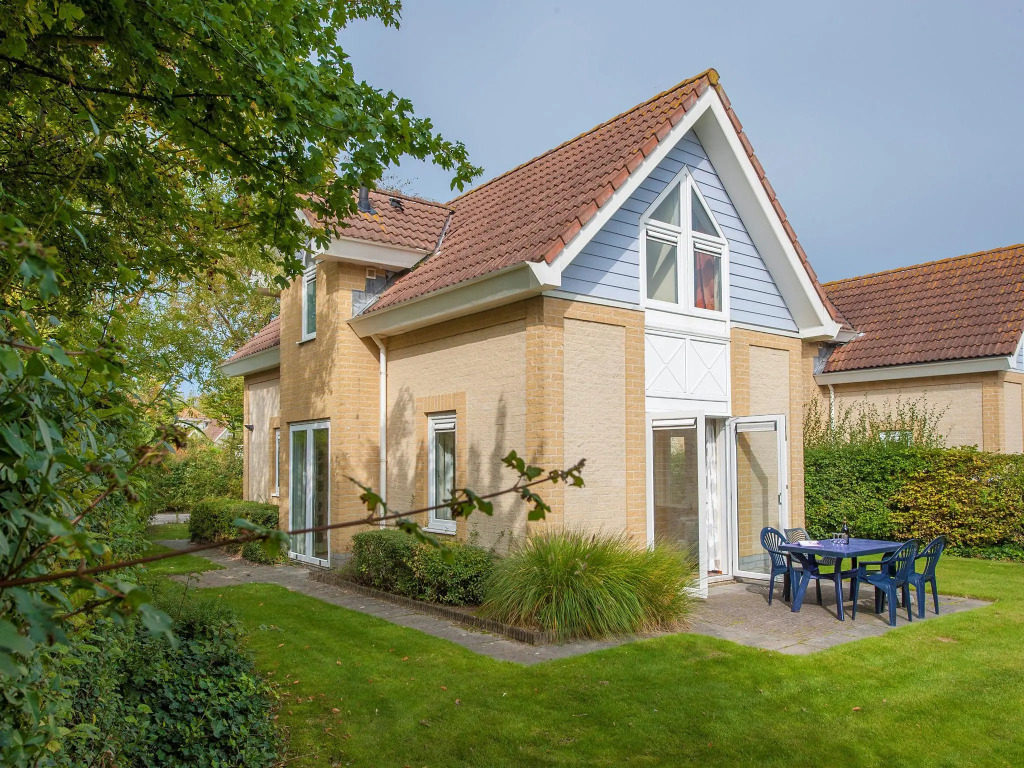 Restyled Villa With Dishwasher, Near the Beach