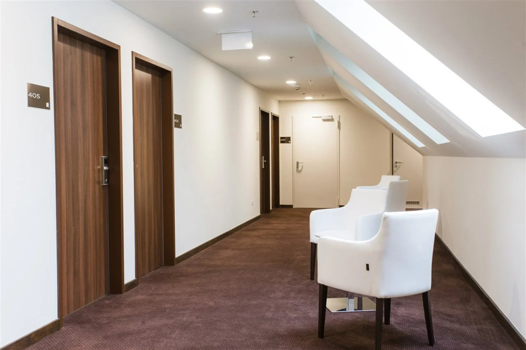 12 Revay Hotel