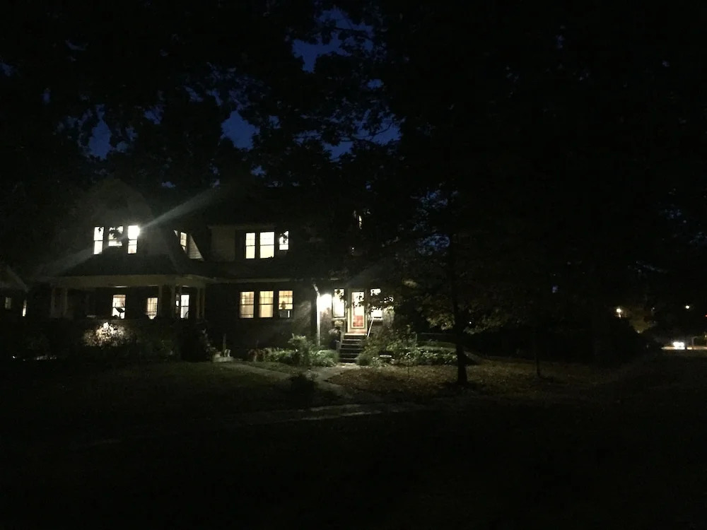 JARVIS Edgewater Park & Beach Villa-Hotel
