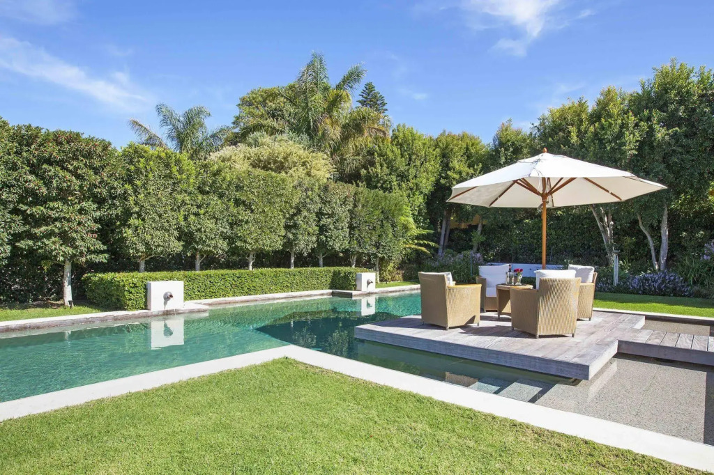 14 on Klein Constantia, Adults only