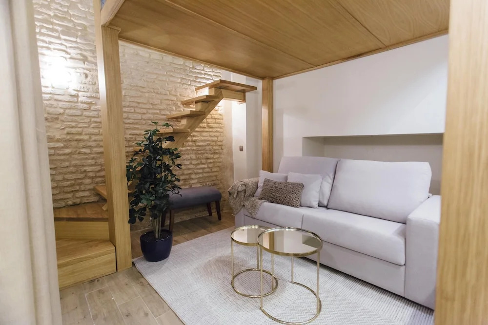 One&Lux Byron Suites