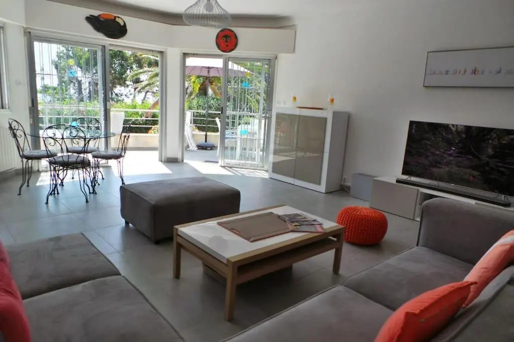 Lou Mazett 2465 villa