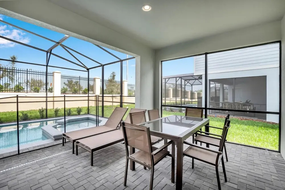 Zurich Villa Windsor At Westside