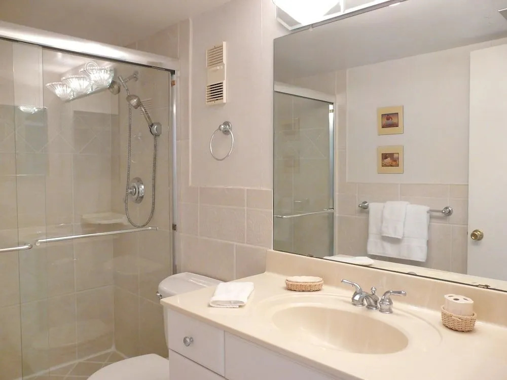 Condo Overlooking Clam Bay With Pool and Beach Access