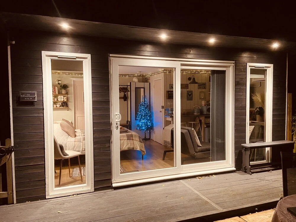 Unique 1+ bed Cabin, Parking and Private Garden