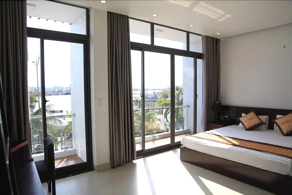 Sunshine Hotel