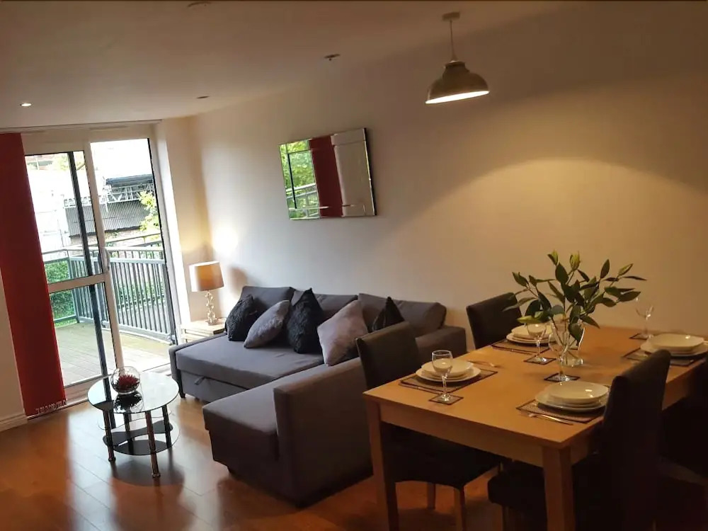 2-bedroom Apartment Riverside Wharf