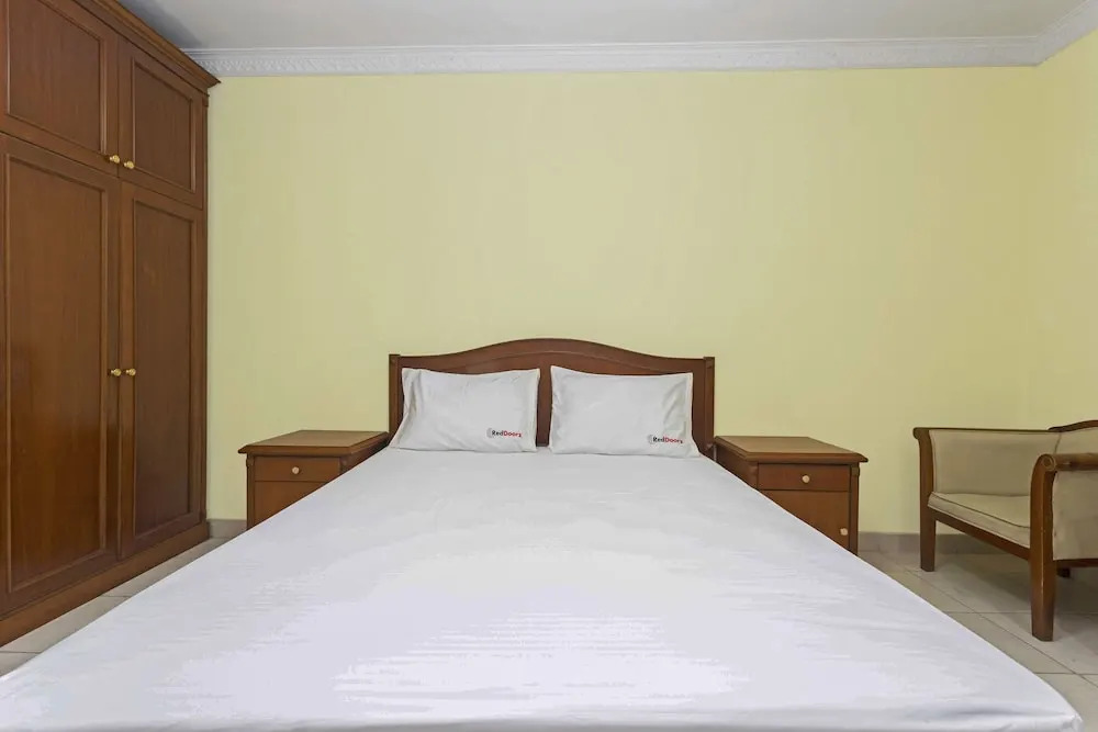 RedDoorz near Ciputra World Kuningan