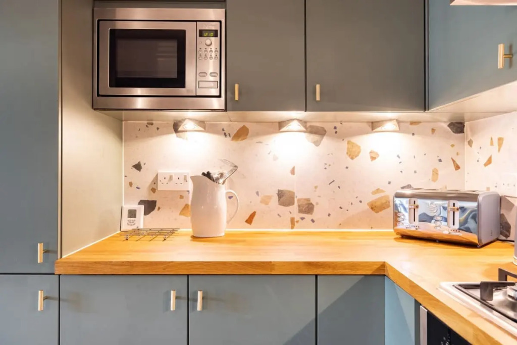 The Brockwell Park Escape - Bright 2BDR Flat with Parking
