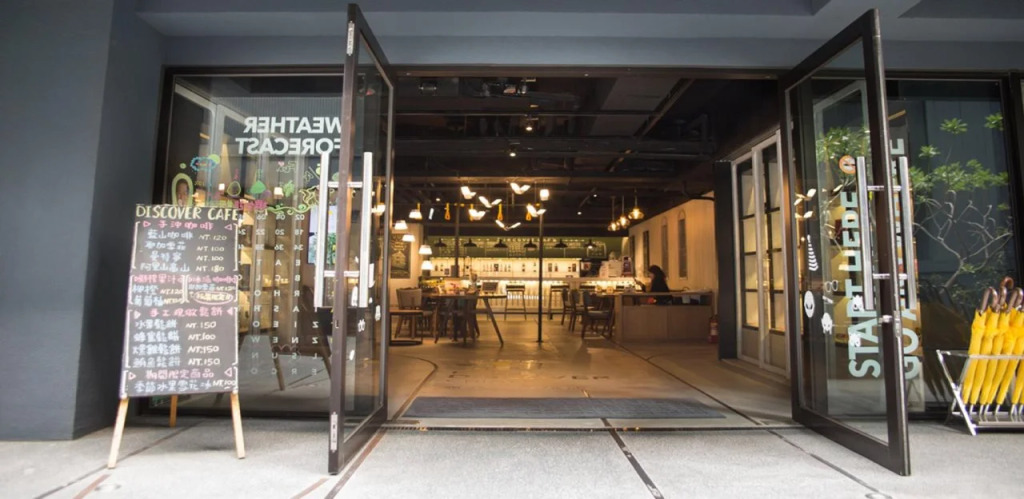 CHECK inn SELECT Chiayi RenAi