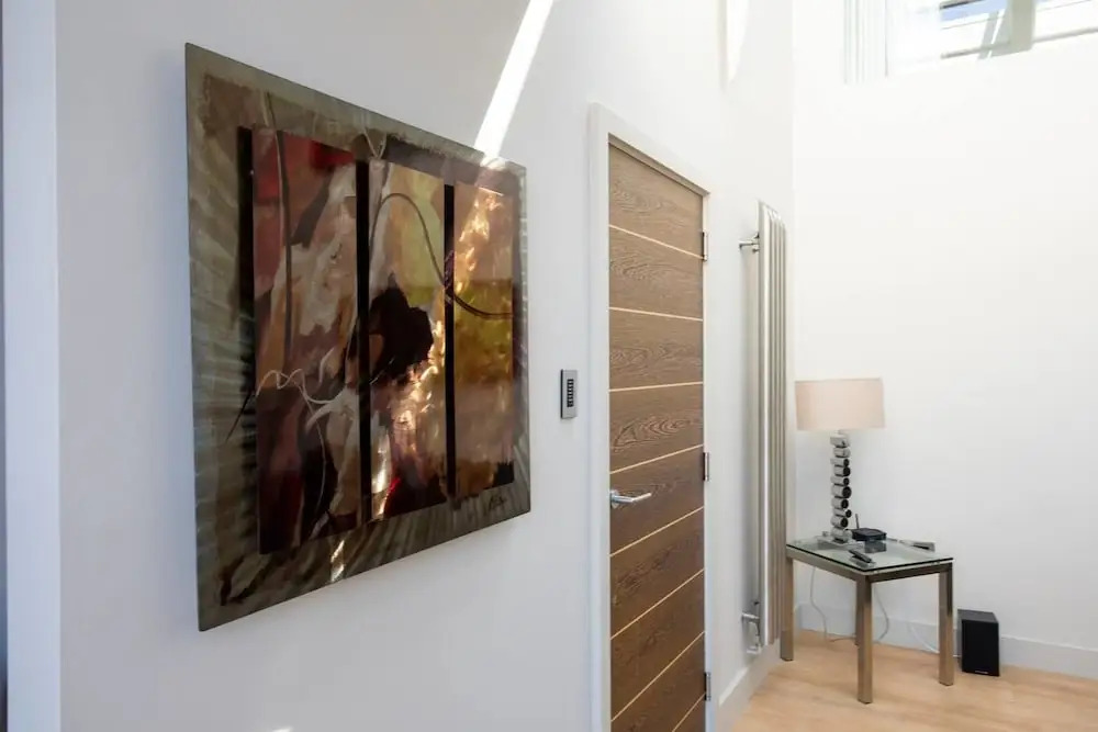 Amazing Spacious 2 Bed Duplex Penthouse w/ Balcony