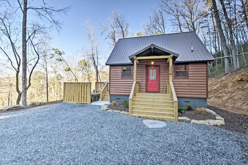 Hot Tub & Views: Charming Bryson City Cabin!