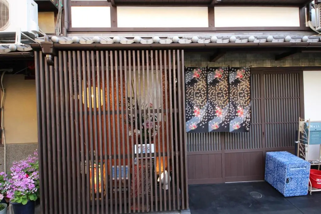 西陣之郷 NISHIJIN NO SATO "Kyotos Best, 77 installations! 100yrs Off Grid Amazing Smart Townhouse"