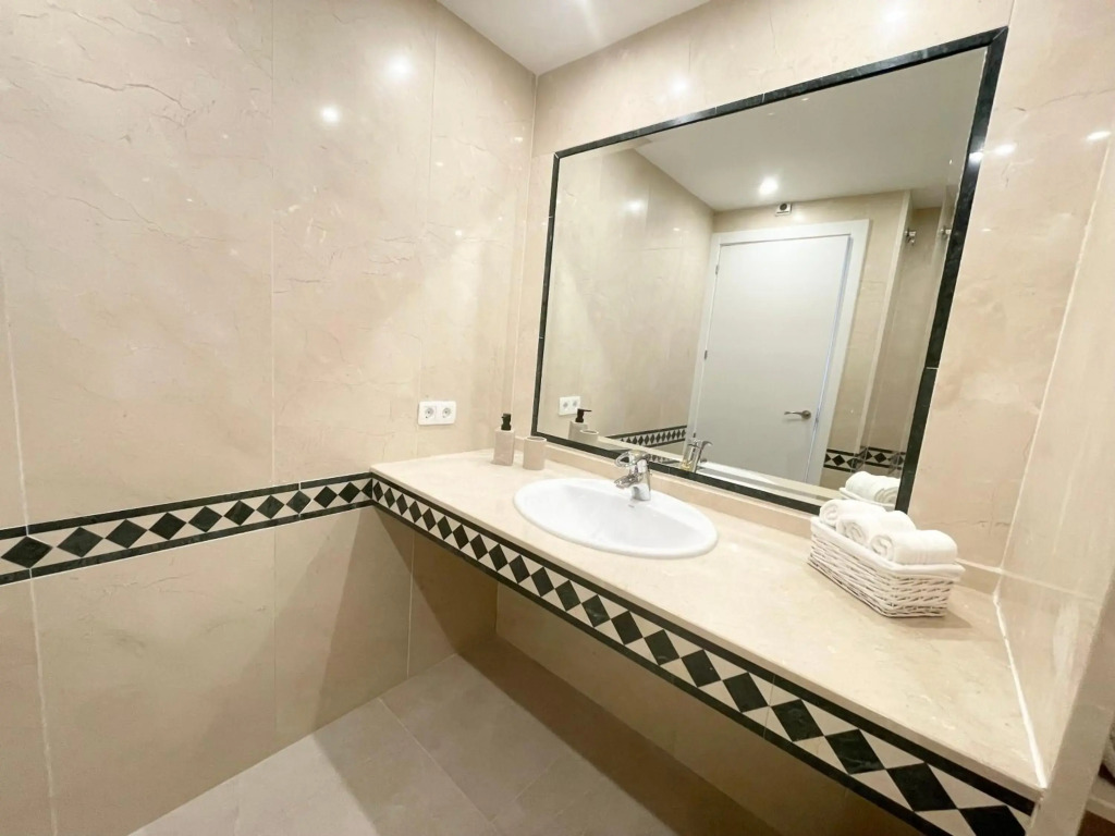 New 2BR Apartement with sea views in very center of Marbella.