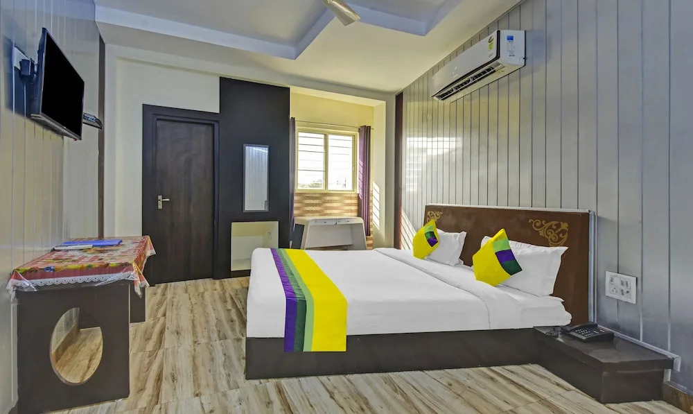 FabHotel Krishna Heights