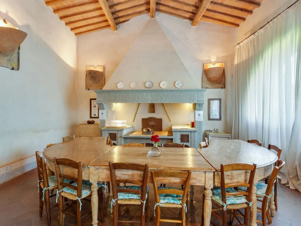 Deluxe Apartment in Montefiridolfi with Swimming Pool