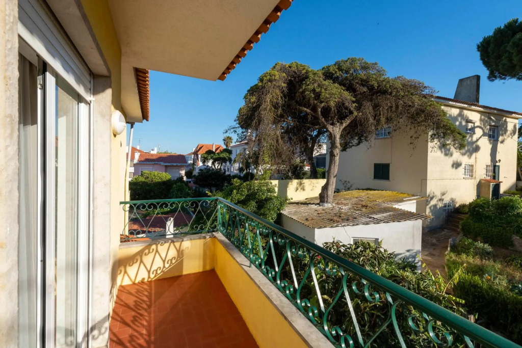 The Yellow House Cascais