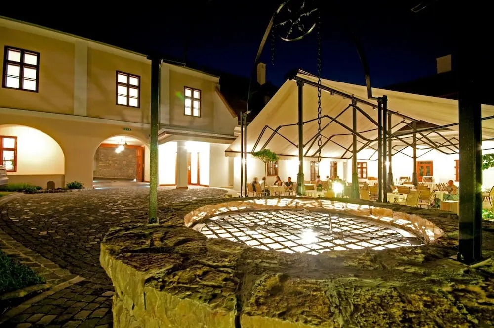 Hotel Historia & Historante