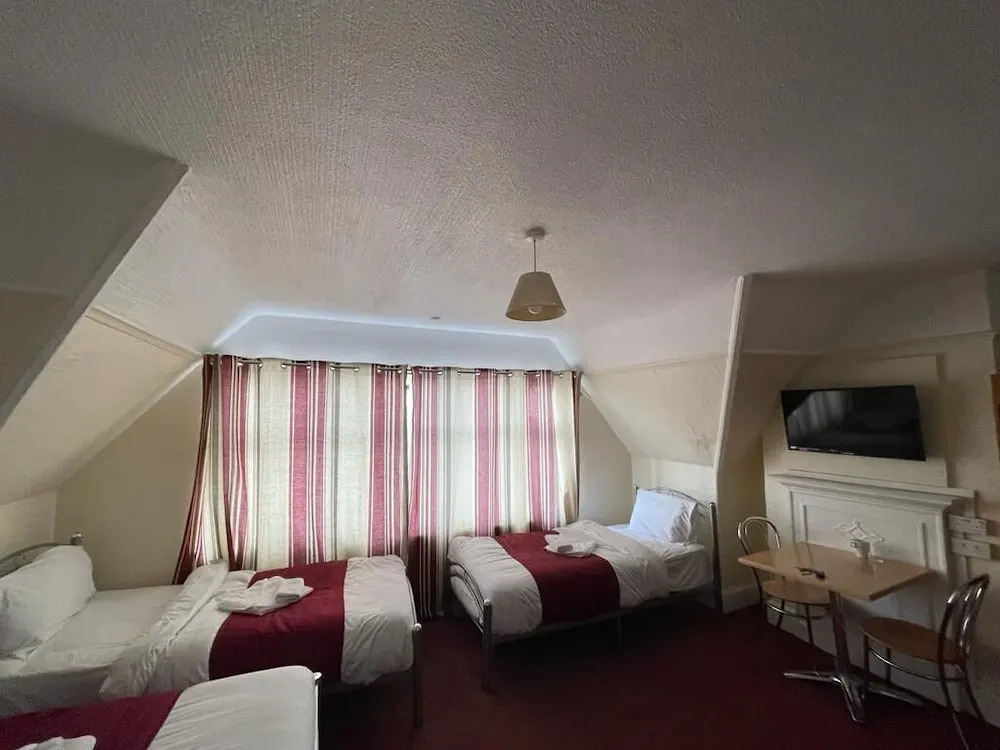 ST NICHOLAS HOTEL