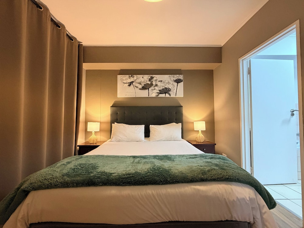CENTURY CLUB - Luxury Apartment Hotels