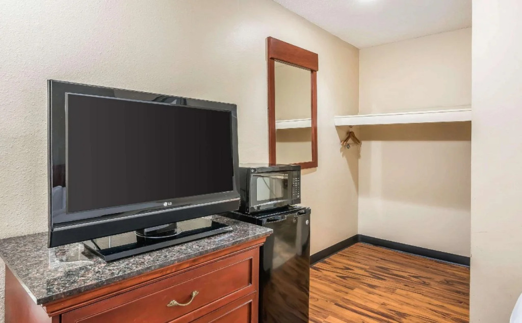 Rodeway Inn & Suites