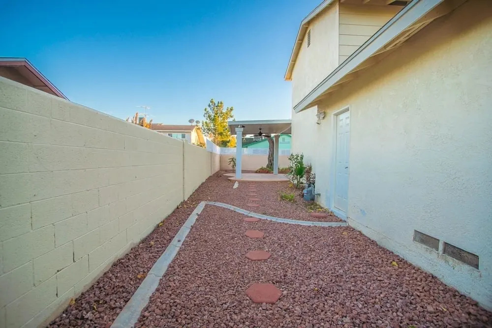 Palm Tree Paradise Luxurious 4 Bd Sleeps 16!