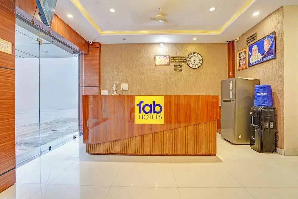FabHotel Paras Palace - Sant haridas railway station
