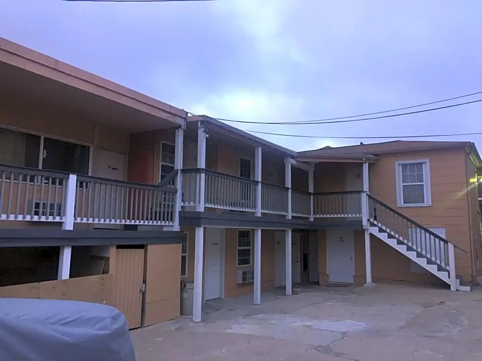 Surf Motel and Apartments