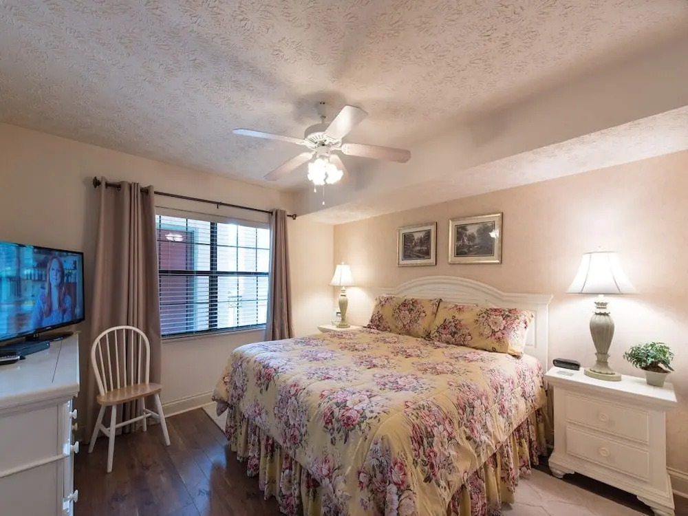 Roaring Romance - Two Bedroom Condo