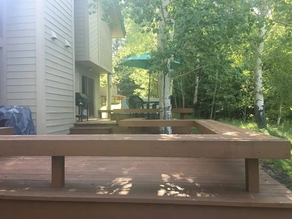 #104 Private Hot Tub, 2 car Garage, Abundant Parking, Elkhorn Amenities