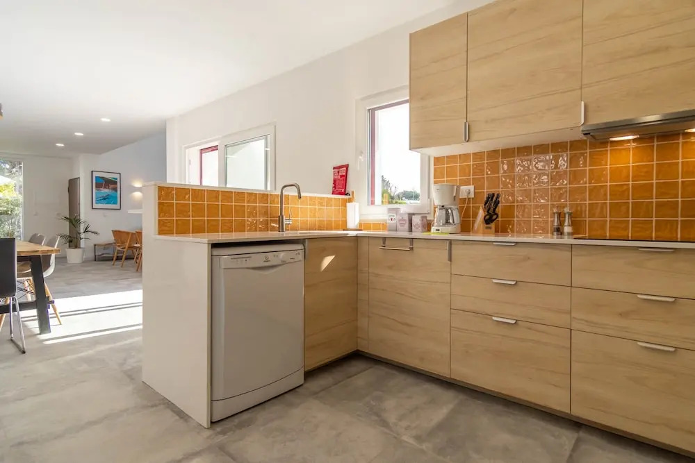 LV Premier LA2 pool, AC, garden, sea view
