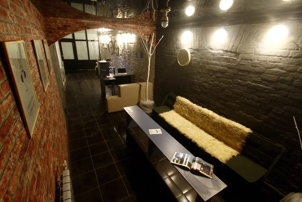 Hollandse Moeder - Hostel