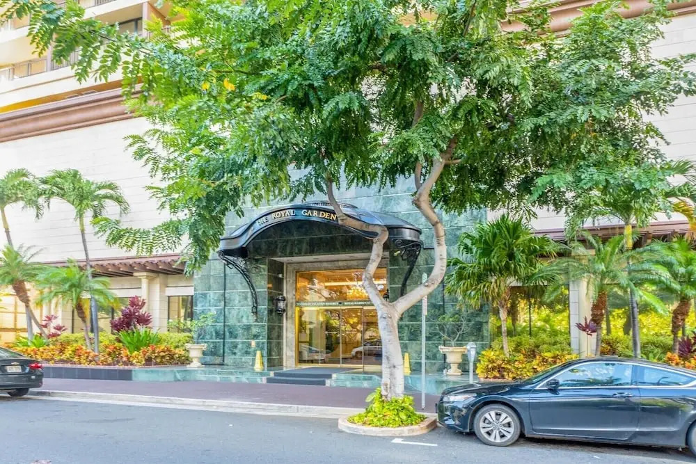 Modern Elegant Studio with ocean View...royal Gardens