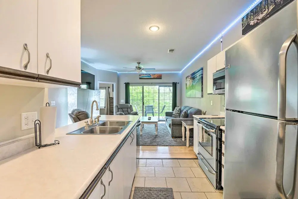 6 Mi to Branson Strip! Dog-friendly Golf Condo