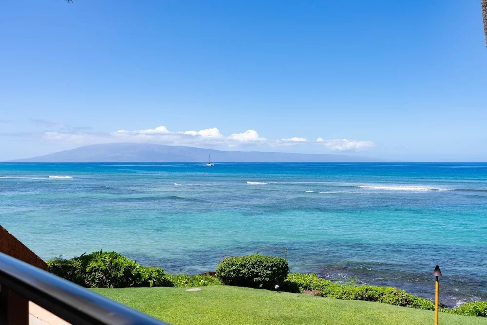 Kuleana 613 1 Bdrm 1 Bedroom Condo by RedAwning