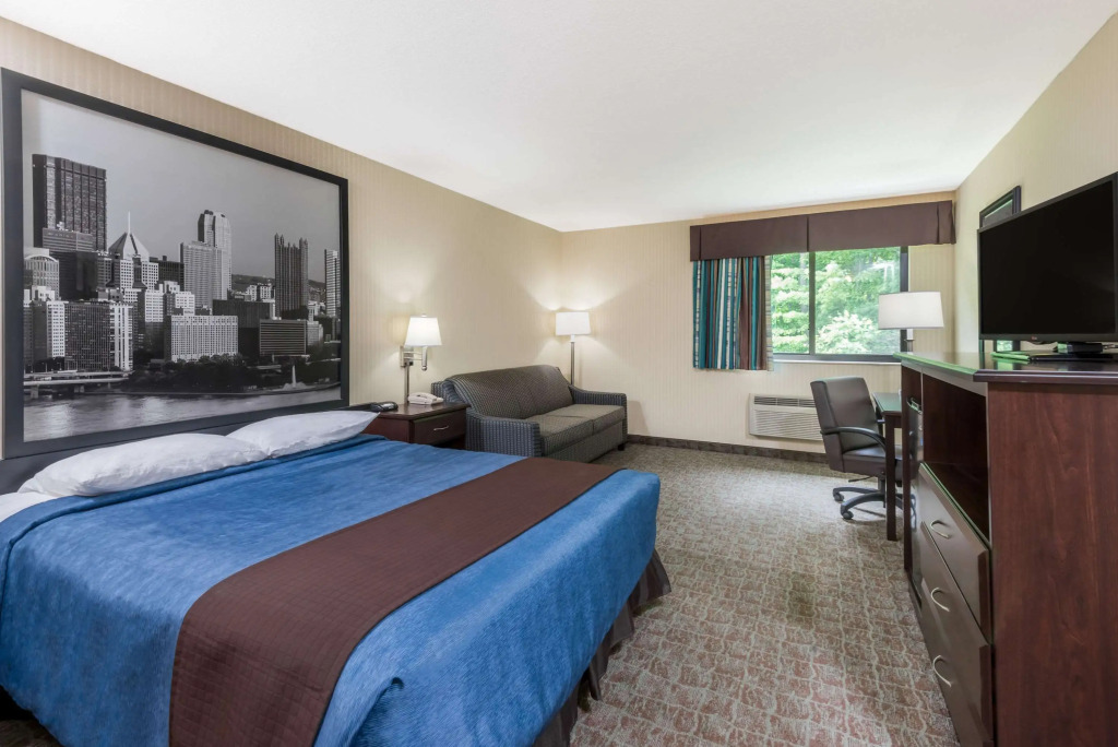 Super 8 by Wyndham Grove City
