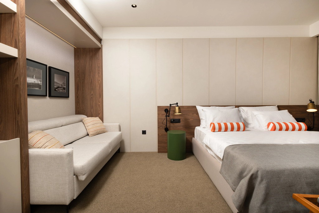 Infinity Hotel & More