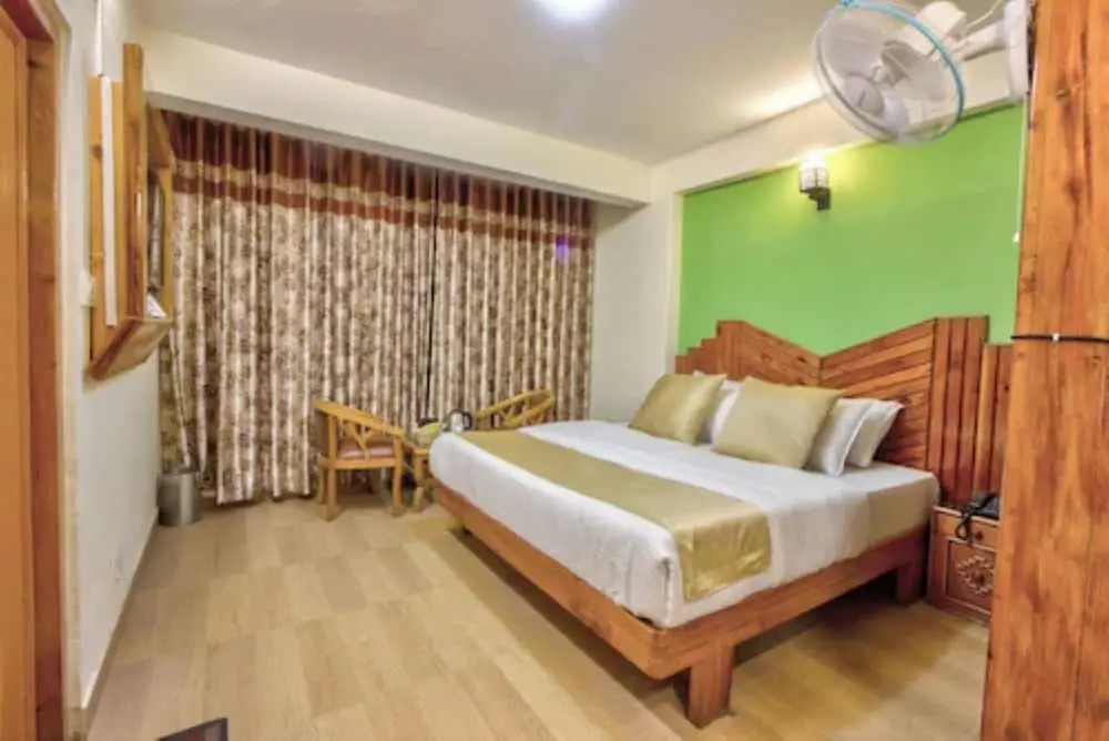 Goroomgo Samiru Manali