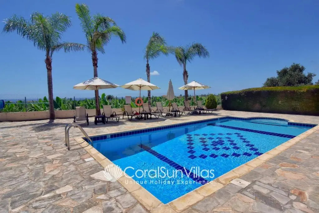 Family Villa Short Walk To Coral Bay Strip 5 Min and Pub, shops etc
