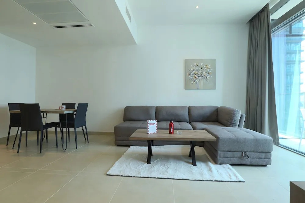 OYO Home 258 1BHK Marina Gate 2
