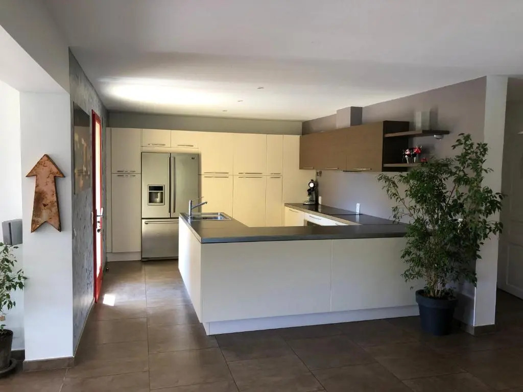 Belle villa 200m² Grimaud (flipers, babyfoot et piscine)